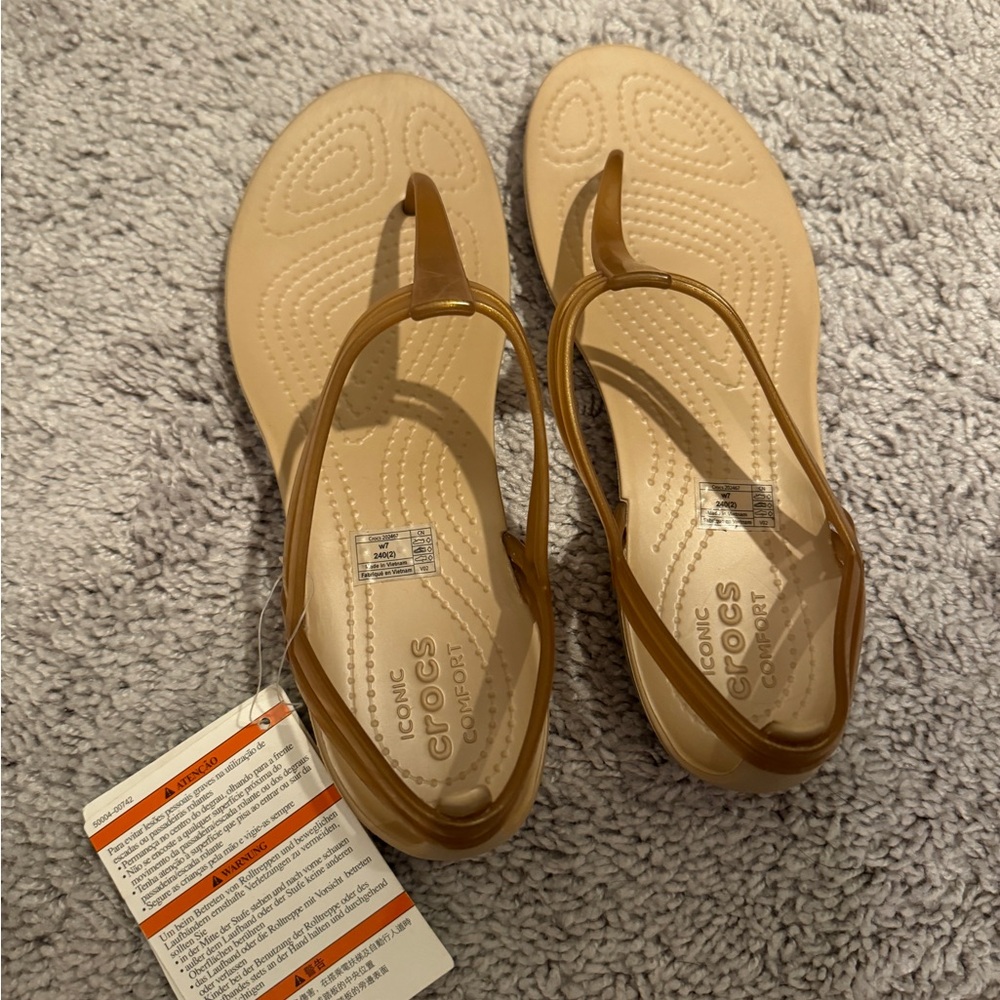 Crocs Isabella T-strap sandal *Rare*